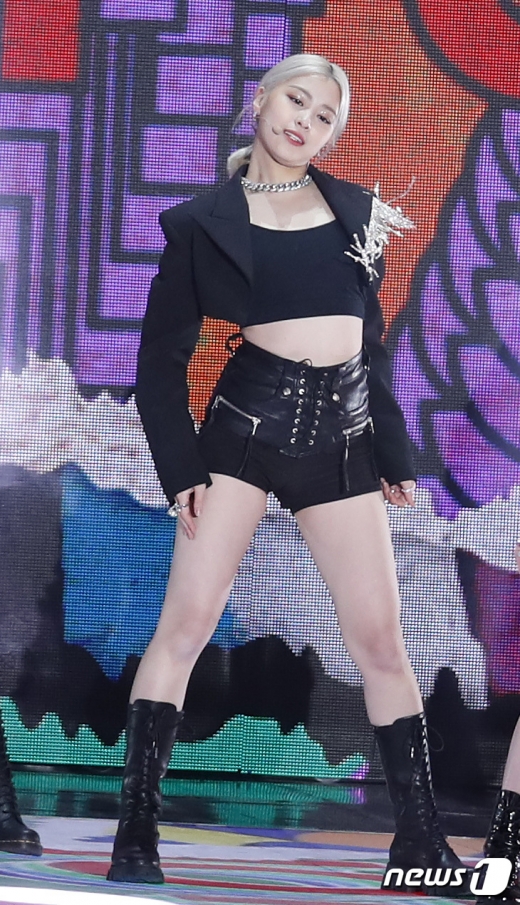[사진] 있지 류진 '블랙 섹시 레이디'