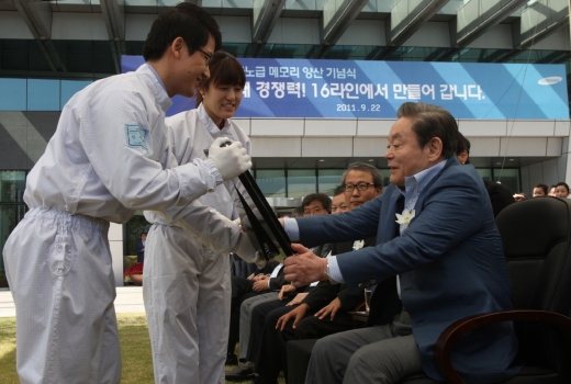 2011년 9월22일 반도체 16라인 가동식에 참석한 이건희 삼성전자 회장. / 사진=삼성전자