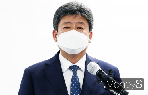 정태영 CJ대한통운은 택배부문장(사진)은 지난 22일  택배기사들의 인수업무를 돕는 분류지원인력 4000명을 오는 11월부터 단계적으로 투입한다고 밝혔다. /사진=임한별 기자   