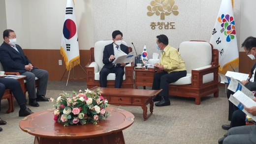 지난 21일 양승조 충남지사와 박정현 부여군수가 접견을 했다. /사진제공=부여군청