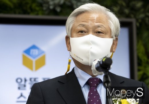 [머니S포토] 환영사 하는 김형진 한국알뜰통신사업자협 회장