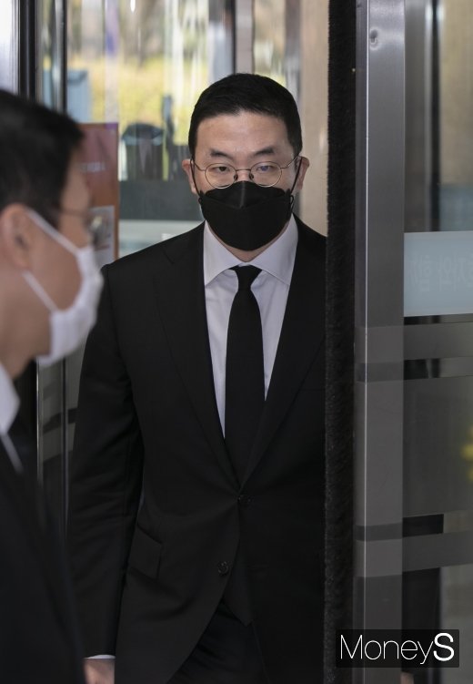 [머니S포토] 故 이건희 회장 빈소 들어서는 구광모 LG그룹 회장