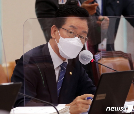27일 열린 더불어민주당 비공개 화상 의원 총회에서 정정순 더불어민주당 의원(사진)이 사실상 검찰 자진출석지시에 대해 거부의 뜻을 밝힌 것으로 알려졌다. /사진=뉴스1