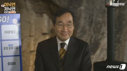 이낙연 더불어민주당 대표가 28일 서울 종로구 평창동 모처에서 진행된 유튜브 채널 '씀TV'의 당대표 특별대담 '이낙연 저낙연'에 출연해 질문에 답하고 있다. (사진=유튜브 갈무리) © 뉴스1