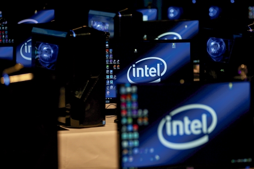 CPU(중앙기억장치) 시장에서 명실상부 1위 제조사였던 인텔의 입지가 흔들리고 있다. /사진=로이터