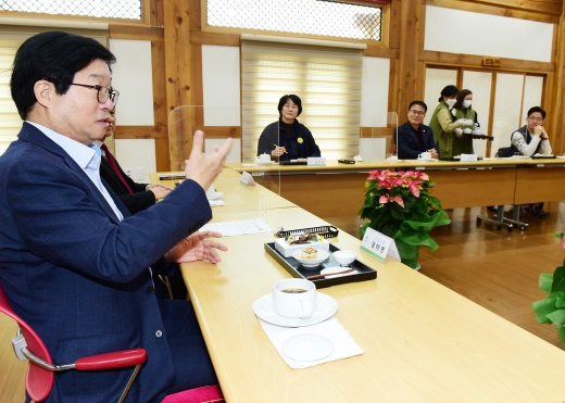 염태영 시장이 간담회에서 발언하고 있다. / 사진제공=수원시