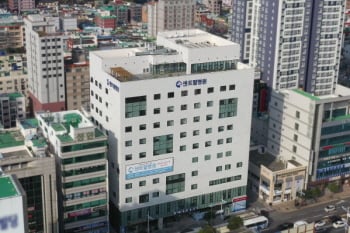 부산 센트럴병원 전경. 부산 센트럴병원은 국민건강보험공단이 간호·간병통합서비스에 참여한 의료기관을 대상으로 실시한 성과평가 및 현장점검에서 우수한 평가를 받았다고 8일 밝혔다. /사진=부산센트럴병원