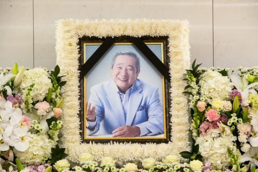 지난 8일 서울 강남구 삼성서울병원 장례식장에 마련된 배우 송재호의 빈소에 영정사진이 걸려있다. /사진=뉴스1