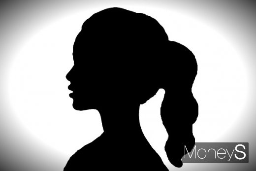 걸그룹 출신의 한 여성이 사기 혐의로 피소된 사실이 알려졌다. /디자인=김유림 기자
