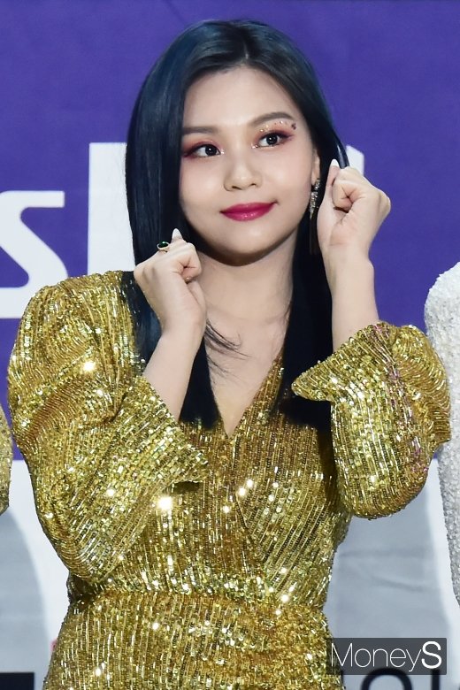 [머니S포토] 여자친구 엄지, 주먹쥐고 당찬모습