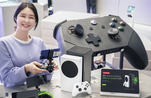 SKT와 MS가 엑스박스엑스 등 최신 콘솔 게임기와 게임 100여 종을 제공하는 구독형 상품 ‘Xbox 올 액세스’를 선보인다. /사진=SK텔레콤