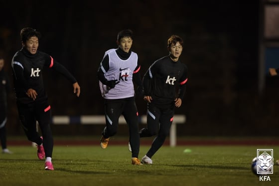 한국 축구 국가대표팀 선수들이 지난 10일(현지시간) 오스트리아 마리아엔처스도르프 BSFZ아레나 보조경기장에서 훈련을 하고 있다. /사진=뉴스1(대한축구협회 제공)