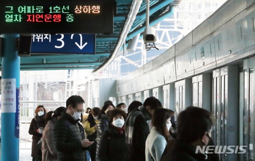 지하철 1호선이 열차고장으로 출근길 시민들이 불편을 겪고 있다. /사진=뉴시스