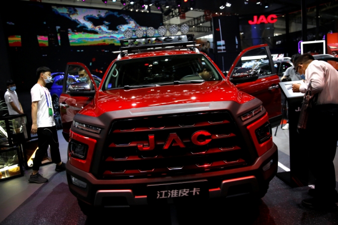2020 베이징모터쇼에 전시된 중국브랜드 JAC의 SUV./사진=로이터