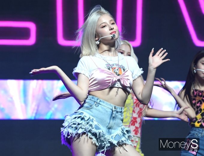 머니S포토] 모모랜드 낸시 '무대에서 더 빛나는 미모' - 머니S
