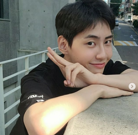 이진혁은 그룹 업텐션 활동과 솔로 활동을 병행하고 있다. /사진=이진혁 인스타그램