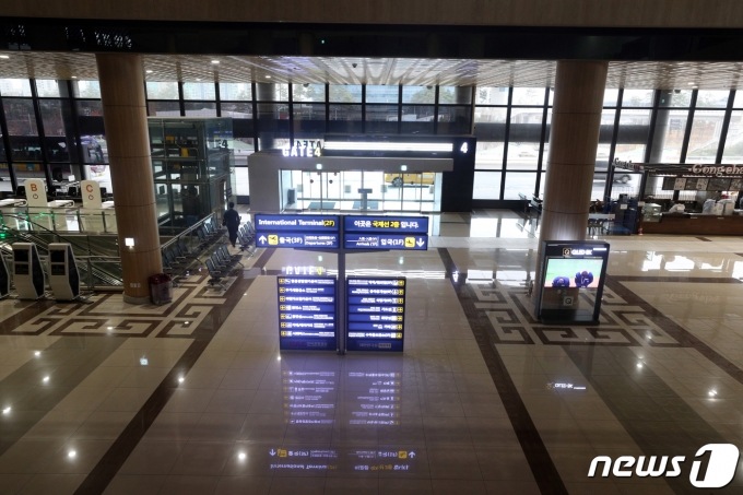 참좋은여행이 강세다. 미국 제약사 모더나에서 신종 코로나바이러스 감염증(코로나19) 백신이 기대 이상의 결과를 얻었다는 소식에 여행 관련주가 주목 받고 있는 영향으로 풀이된다. /사진=뉴스1