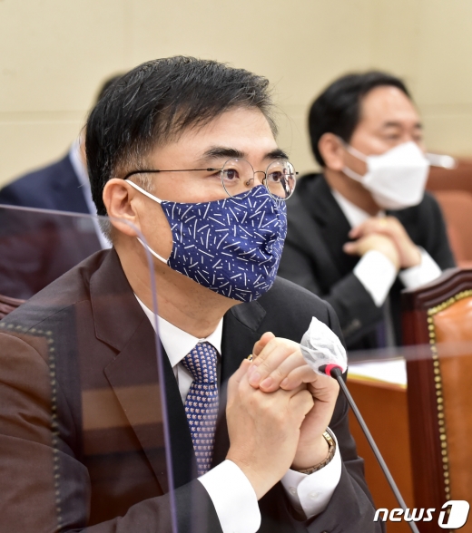 손병두 금융위원회 전 부위원장은 한국거래소 이사장 유력 후보로 거론되고 있다./사진=뉴스1DB