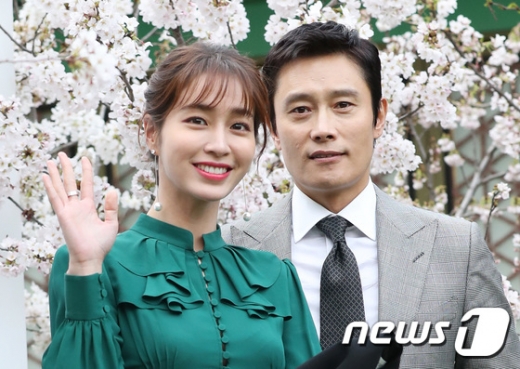 배우 이민정이 남편인 배우 이병헌과 과거 이별했던 사실을 고백했다./사진=뉴스1