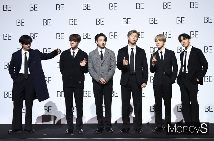 방탄소년단(BTS)이 20일 오전 서울 중구 동대문디자인플라자(DDP)에서 열린 새 앨범 'BE (Deluxe Edition)' 발매 글로벌 기자간담회에서 포즈를 취하고 있다. /사진=장동규 기자
