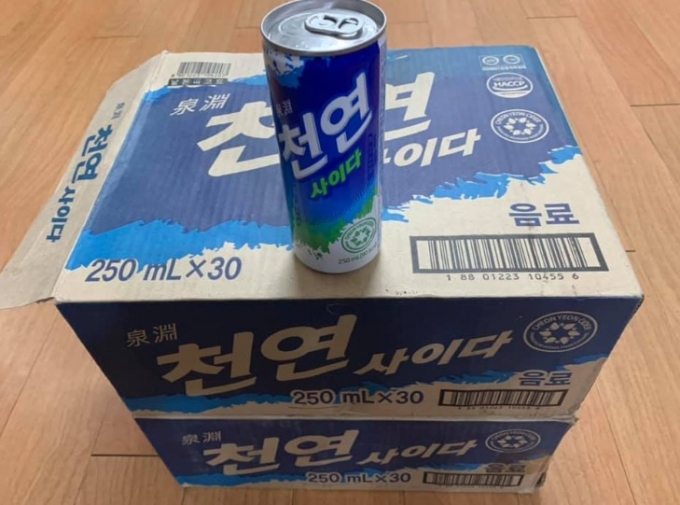조국 전 법무부 장관이 3년간 창고에 쳐박아 놓고 입도 대지 않았다며 공개한 최성해 전 동양대 총장 보낸 음료수. (페이스북 갈무라) © 뉴스1