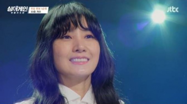 노래 '사랑은 언제나 목마르다'를 불렀던 가수 유미가 자신을 무명가수 33호라고 칭했다. /사진=JTBC 캡처