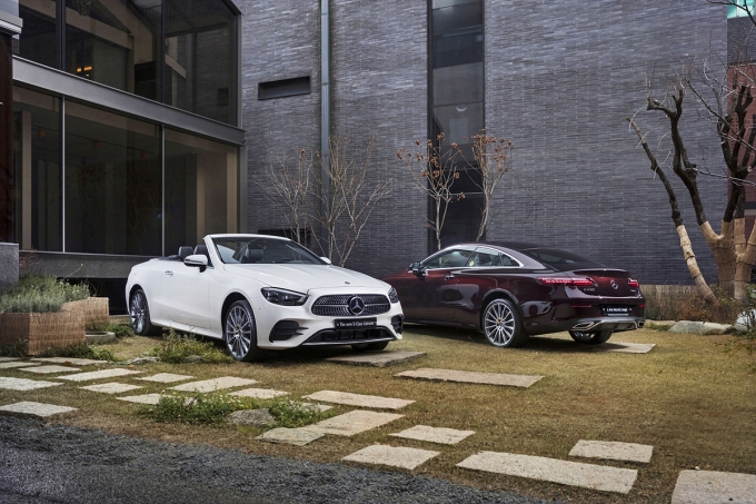 더 뉴 E-클래스 쿠페 및 카브리올레 모습./사진=벤츠코리아