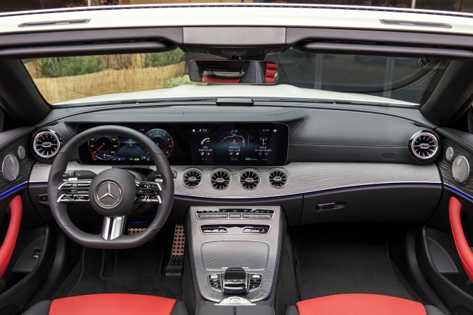 더 뉴 E-클래스 카브리올레 내부 모습./사진=벤츠코리아