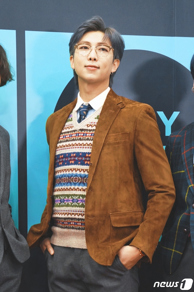 [사진] 방탄소년단 RM, 근사한 안경 오빠