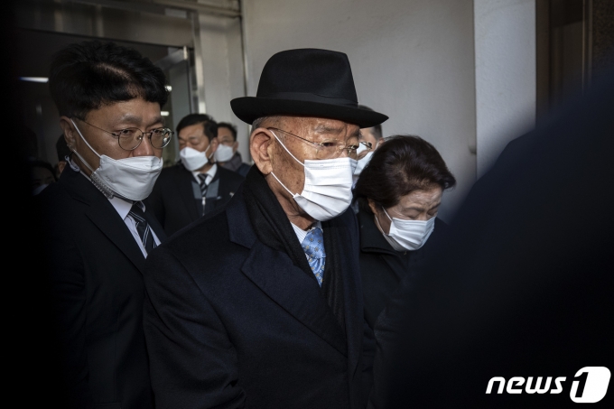 검찰이 통장잔고가 '29만원'이라며 추징금을 미납한 전두환씨의 재산명시 신청을 요청했지만 대법원이 이를 최종 기각했다. /사진=뉴스1