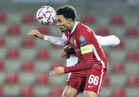 리버풀 수비수 트렌트 알렉산더-아놀드가 10일(한국시간) 덴마크 헤르닝에서 열린 2020-2021 UEFA 챔피언스리그 조별예선 D조 미트윌란과의 경기에 주장 완장을 차고 임했다. /사진=로이터