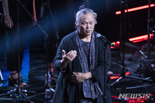 코로나19 합병증으로 라트비아에서 사망한 김기덕 영화 감독의 시신이 현지에서 화장된 뒤 국내로 송환될 것으로 보인다. /사진=뉴시스