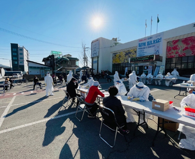 양평군 보건소에서는 오는 16일부터 3주간 11개 모든 읍·면을 순회 방문해 코로나19 임시 선별검사소를 설치하고 전군민을 대상으로 코로나19 검사를 시행할 계획이라고 15일 밝혔다. / 사진제공=양평군 보건소