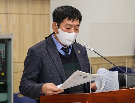 경기도의회 도시환경위원회 고찬석 부위원장(더민주, 용인8)이 대표발의한 '경기환경에너지진흥원 설립 및 운영 조례 일부개정조례안'이 15일 경기도의회 도시환경위원회 상임위 심의를 통과했다. / 사진제공=경기도의회