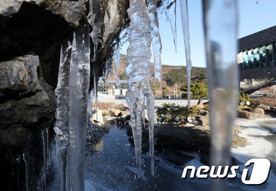 금요일은 한파가 일시 해소되면서 평년 수준의 기온을 회복하겠다. /사진=뉴스1