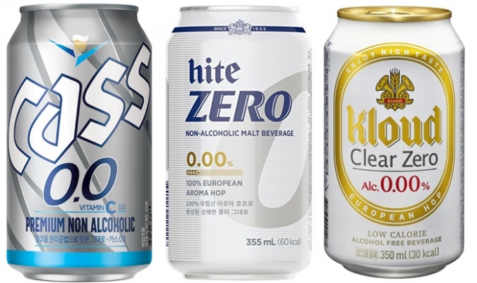 맥주 맛에 대한 관심이 늘면서 알코올이 들어가지 않은 '무알코올'이나 알코올이 1% 미만인 '비알코올' 맥주 수요가 증가하고 있다.(왼쪽부터)오비맥주 '카스0.0', 하이트진로 '하이트제로 0.00', 롯데칠성음료 '클라우드 클리어 제로'. /사진=각사