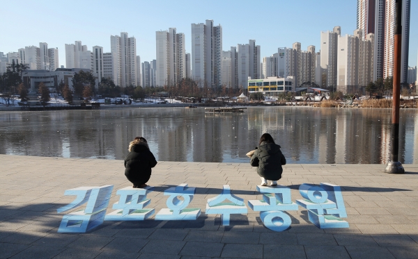 김포시가 야심찬 계획으로 경기 서북부의 대표적인 주제공원으로 조성한다는 김포호수공원 전경. / 사진제공=김포시