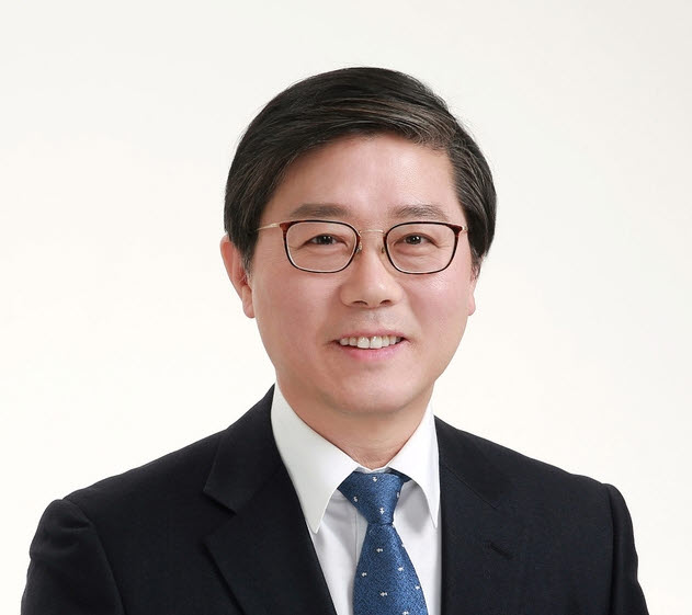 변창흠 국토교통부 장관 내정자는 2016년 공공임대주택 셰어하우스의 공유식당 아이디어에 대해 “밥을 가져다 놔도 생판 모르는 사람이고 저 사람이랑 밥 먹기 싫어 할 수도 있고요. 못 사는 사람들은 밥을 집에서 해먹지 미쳤다고 사먹느냐, 그렇지요?”라고 말했다. /사진제공=LH