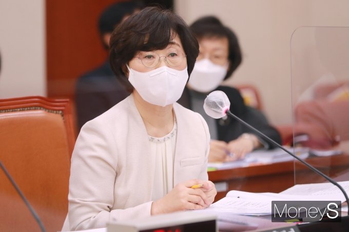 [머니S포토] 정영애 