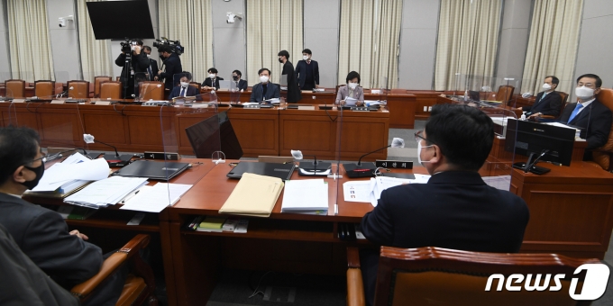 공수처장 후보추천위원회 6차 회의가 오는 28일 열린다. 사진은 지난 18일 서울 여의도 국회에서 열린 공수처장후보자추천위원회 5차 회의가 열린 모습. /사진=뉴스1