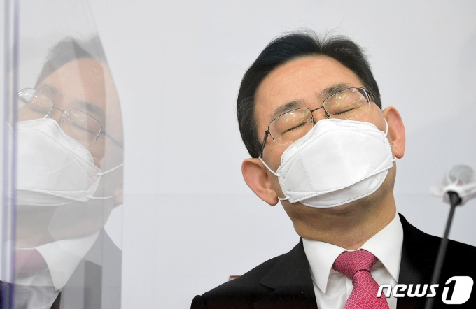 주호영 국민의힘 원내대표는 여당 일각의 ‘윤석열 검찰총장 탄핵’ 주장을 비판했다. 사진은 최근 서울 여의도 국회에서 열린 비상대책위원회의에서 생각에 잠긴 주 원내대표 모습. /사진=뉴스1