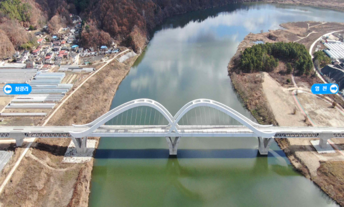 국보 제121호 안동 하회탈을 형상화한 안동 낙동강 연속아치교(L=240m). /사진=철도공단