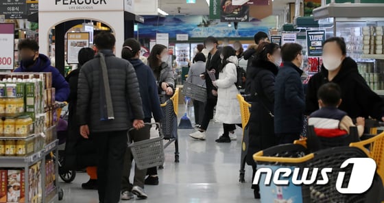 영국에서 입국한 경기 고양시 일가족 중 한 명이 자가격리 도중 마트에서 30분 정도 장을 본 것으로 드러났다. 사진은 기사 내용과 관련 없음. /사진=뉴스1