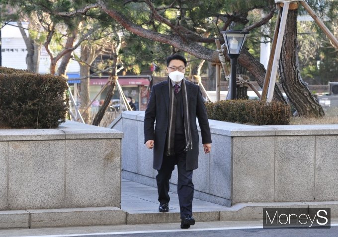 [머니S포토] 김진욱 공수처장 후보, 헌법재판소 출근