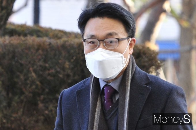 [머니S포토] 헌법재판소 향하는 김진욱 공수처장 후보자