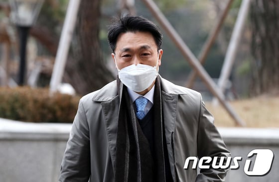 문재인 대통령이 김진욱 헌법재판소 선임연구관을 초대 공수처장으로 지명했다. /사진=뉴스1