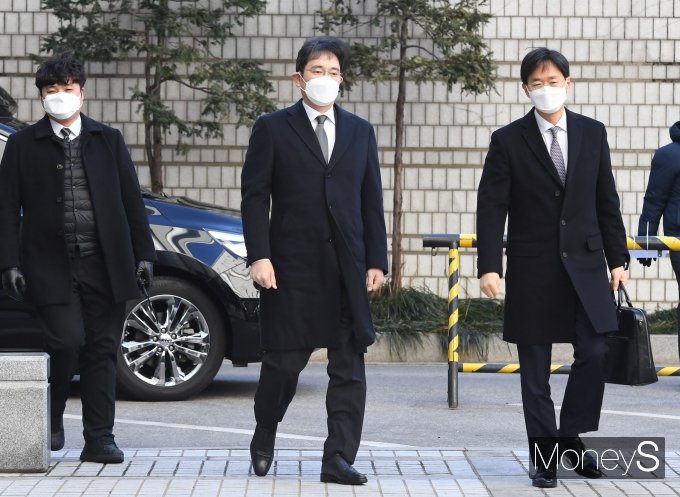 [머니S포토] '국정농단' 이재용 부회장, 파기환송심 결심 공판 출석