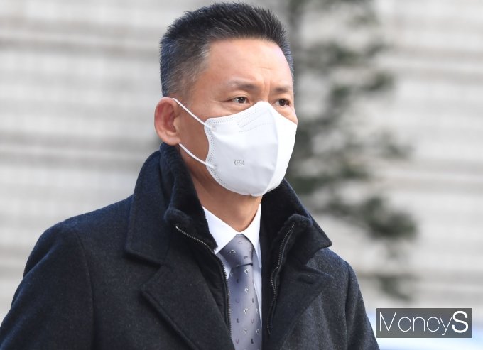 [머니S포토] 재판 출석하는 황성수 전 삼성전자 전무