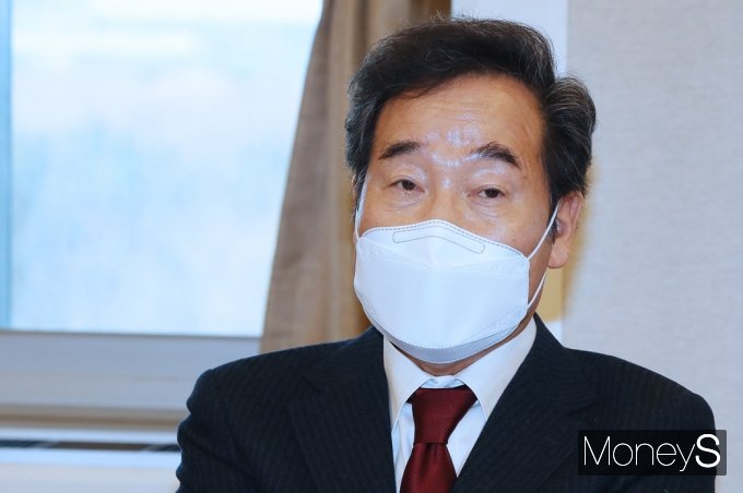 [머니S포토] 설명하는 이낙연 민주당 대표
