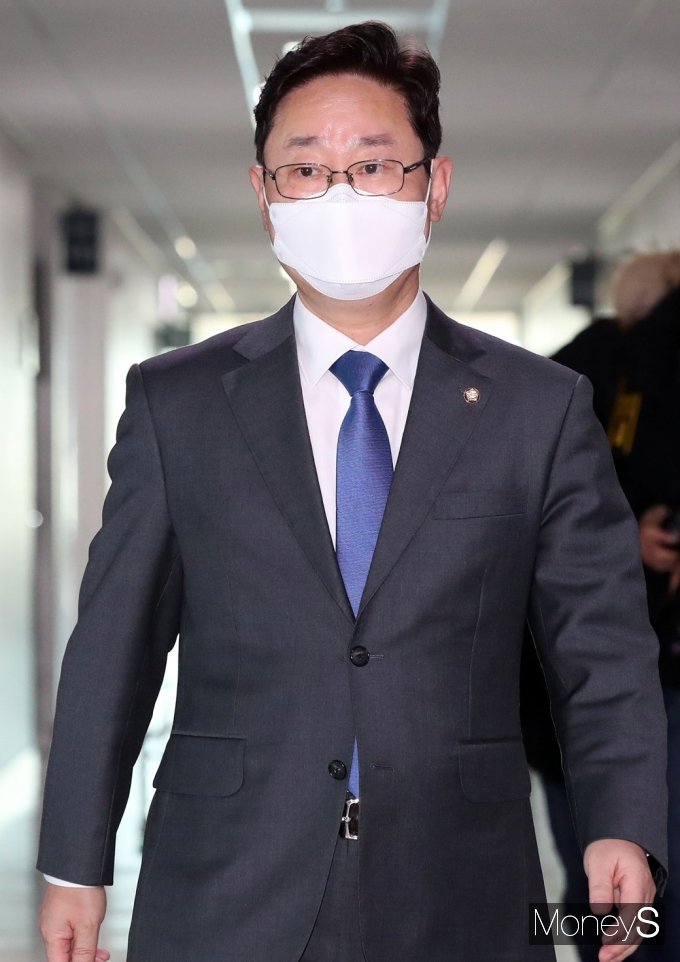[머니S포토] 秋 교체…신임 법무 '尹 동기' 박범계 3선 의원